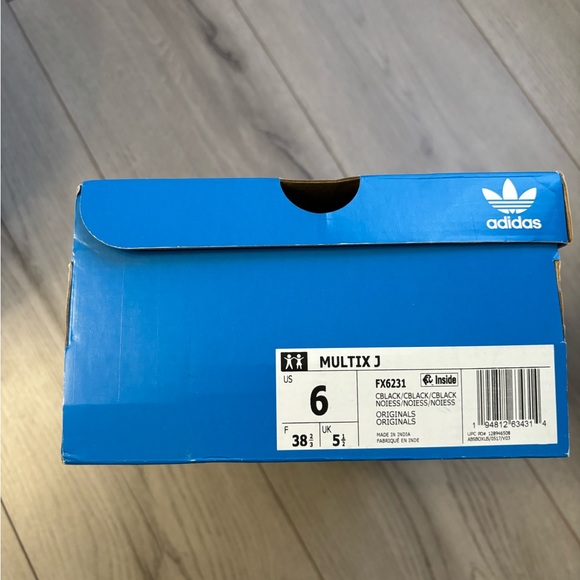 Big boys Adidas running sneakers. Black color. Size 6 big boys. - Picture 11 of 11